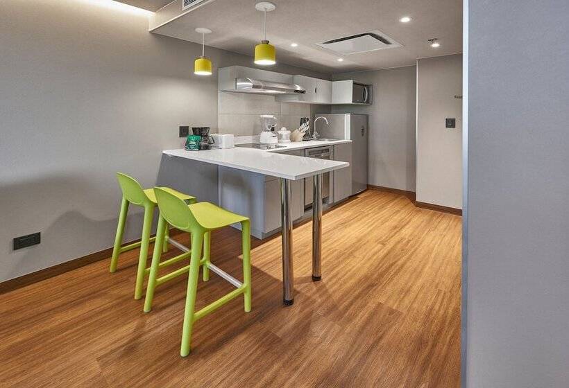 سوییت, City Express By Marriott Suites Toluca