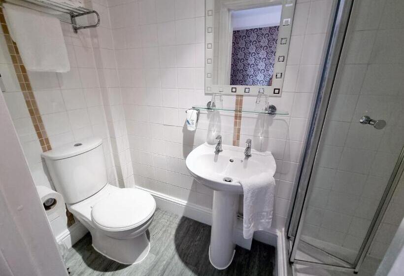 Quarto Familiar, Bacon Arms, Newbury