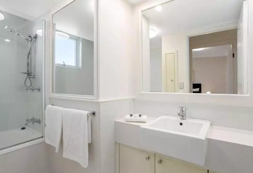 آپارتمان 1 خوابه با چشم‌انداز باغ, Ultiqa Burleigh Mediterranean Resort