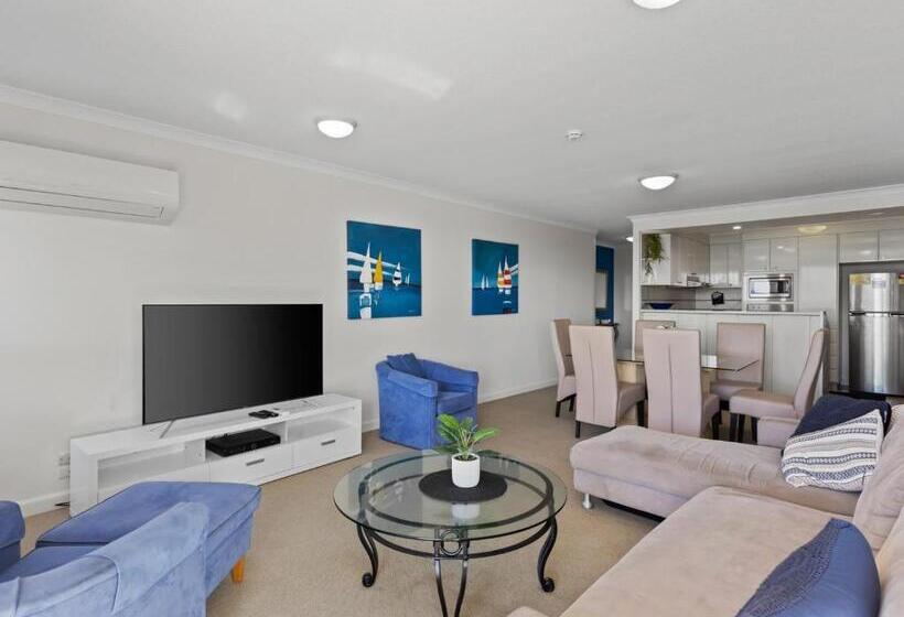 Апартаменты 2 Спальни Вид на Море, Ultiqa Burleigh Mediterranean Resort