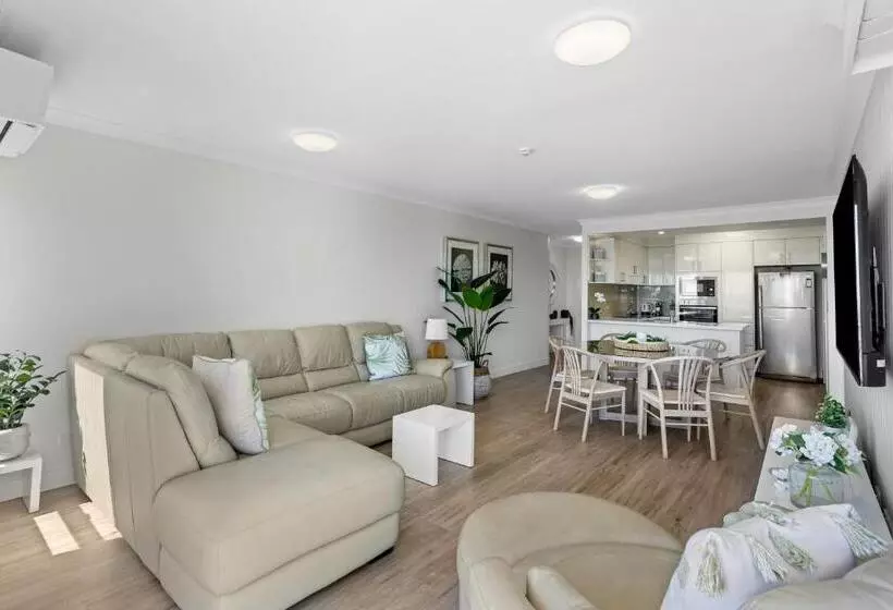 آپارتمان ممتاز دوخوابه رو به دریا, Ultiqa Burleigh Mediterranean Resort
