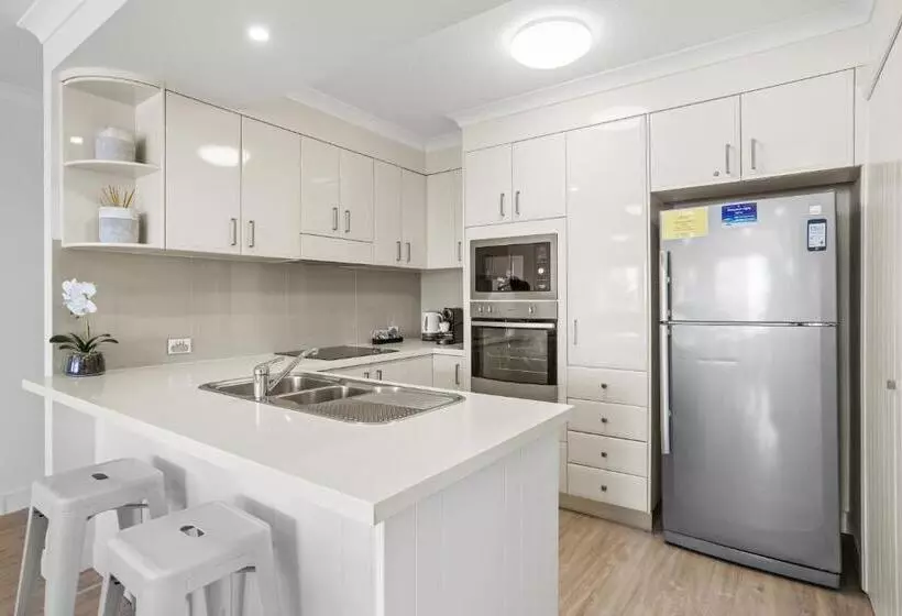 آپارتمان ممتاز دوخوابه رو به دریا, Ultiqa Burleigh Mediterranean Resort