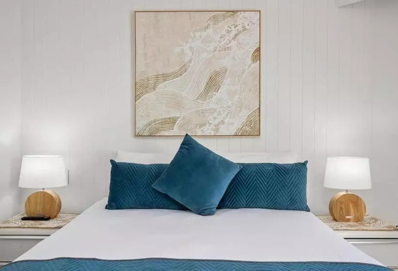 آپارتمان ممتاز دوخوابه رو به دریا, Ultiqa Burleigh Mediterranean Resort