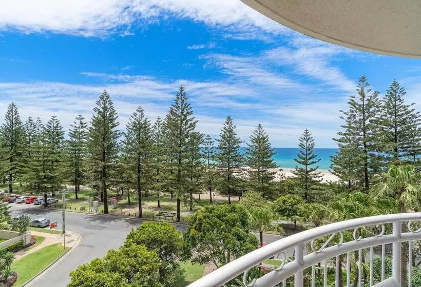 آپارتمان ممتاز سه‌خوابه رو به دریا, Ultiqa Burleigh Mediterranean Resort