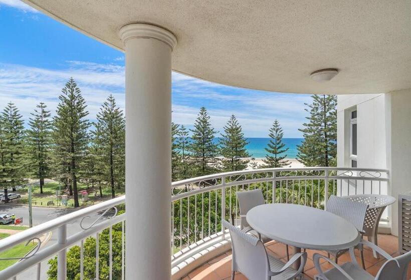 Superior 3-bedroom flat with sea view, Ultiqa Burleigh Mediterranean Resort