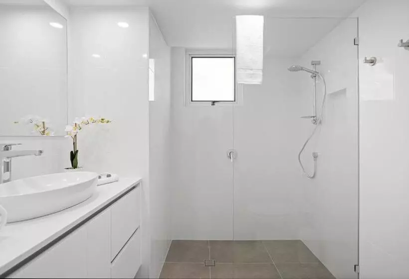 آپارتمان ممتاز سه‌خوابه رو به دریا, Ultiqa Burleigh Mediterranean Resort