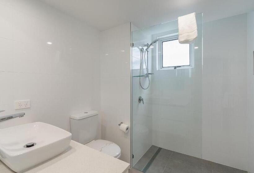 Superior 3-bedroom flat with sea view, Ultiqa Burleigh Mediterranean Resort