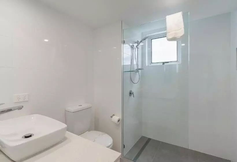 آپارتمان ممتاز سه‌خوابه رو به دریا, Ultiqa Burleigh Mediterranean Resort