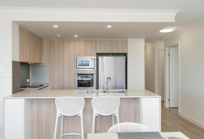 Superior 3-bedroom flat with sea view, Ultiqa Burleigh Mediterranean Resort