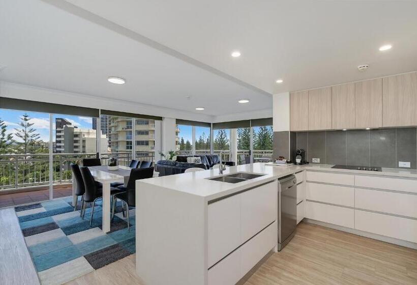 Superior 3-bedroom flat with sea view, Ultiqa Burleigh Mediterranean Resort