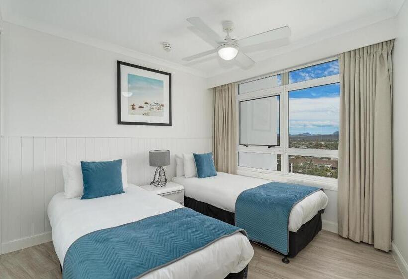 Superior 3-bedroom flat with sea view, Ultiqa Burleigh Mediterranean Resort