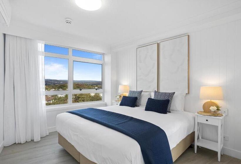 Superior 3-bedroom flat with sea view, Ultiqa Burleigh Mediterranean Resort
