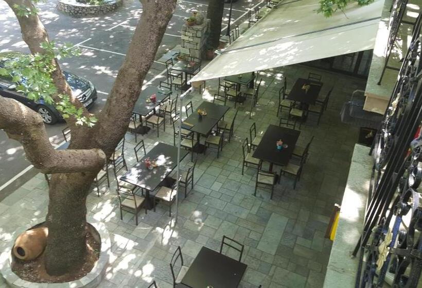 스탠다드 트리플 룸, Hani Zemenou