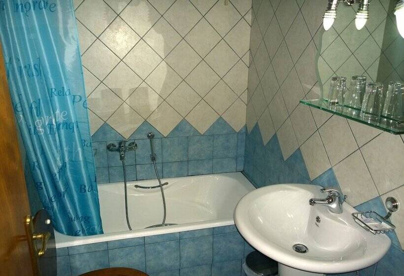 스탠다드 트리플 룸, Hani Zemenou