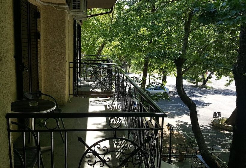 4인용 스탠다드 룸, Hani Zemenou