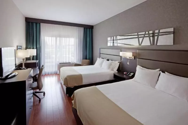 身障者適用スイートルーム, Holiday Inn Express Hotel & Suites Saint   Hyacinthe, An Ihg