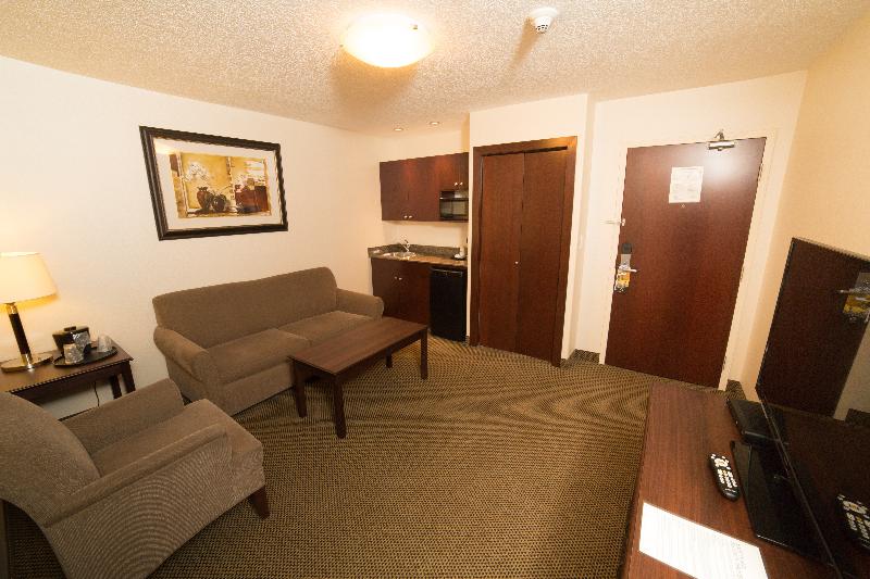 キングサイズベッドのスイートルーム, Holiday Inn Express & Suites Whitecourt, An Ihg