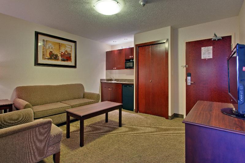 キングサイズベッドのスイートルーム, Holiday Inn Express & Suites Whitecourt, An Ihg