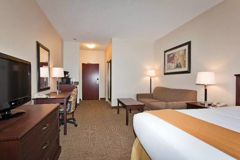 キングサイズベッドのスタンダードルーム, Holiday Inn Express & Suites Whitecourt, An Ihg