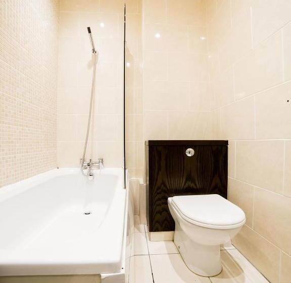 标准单人间, Hotel Majestic