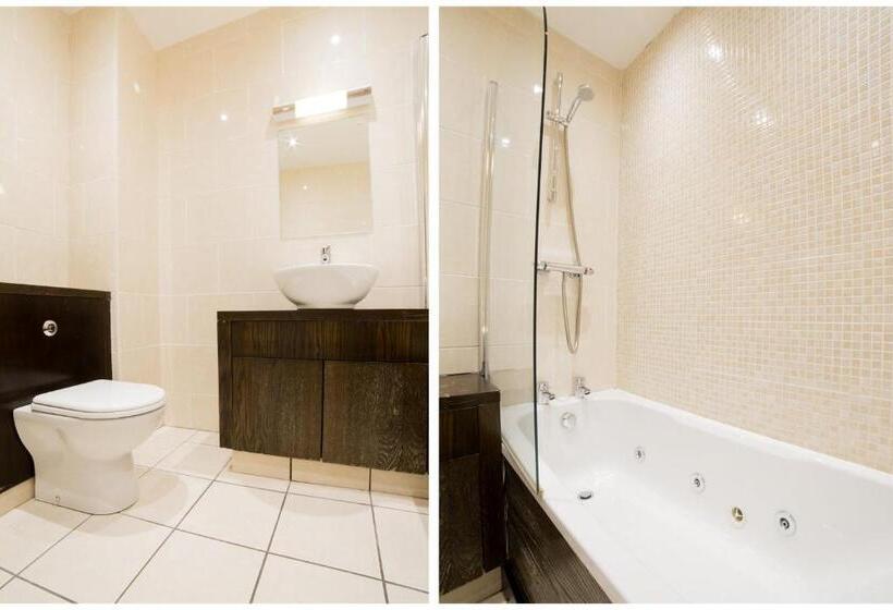 标准三人间, Hotel Majestic