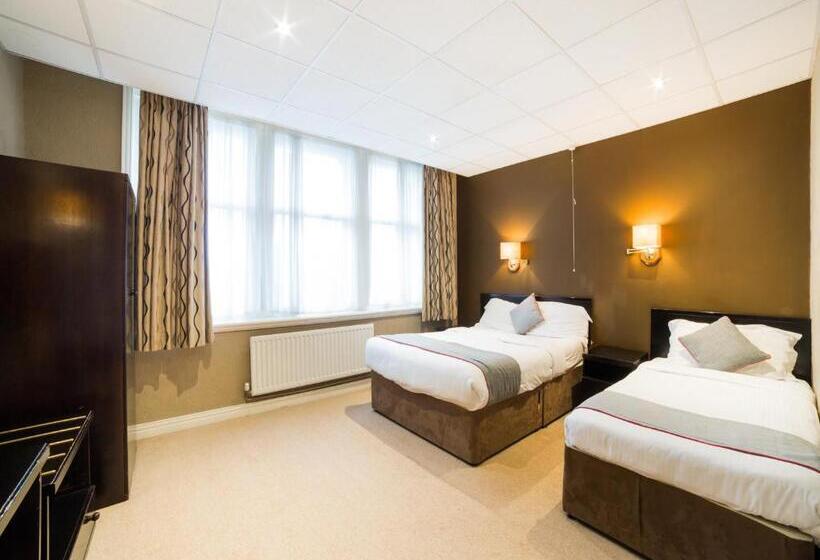 标准三人间, Hotel Majestic