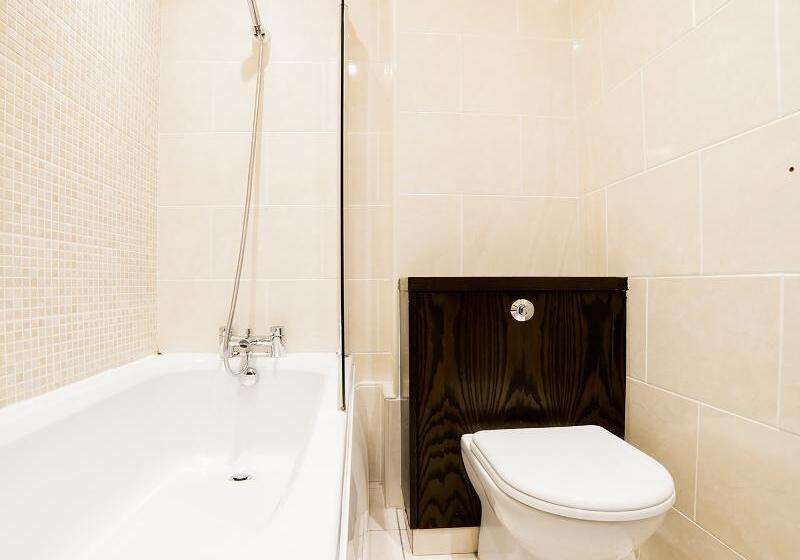 标准单人间, Hotel Majestic