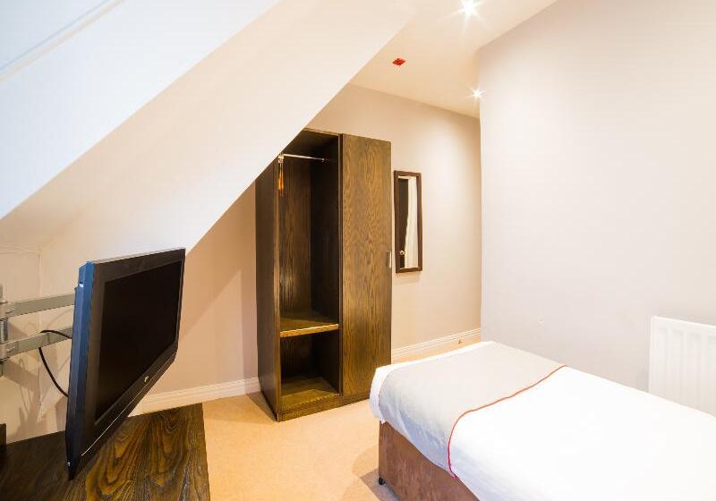 标准单人间, Hotel Majestic