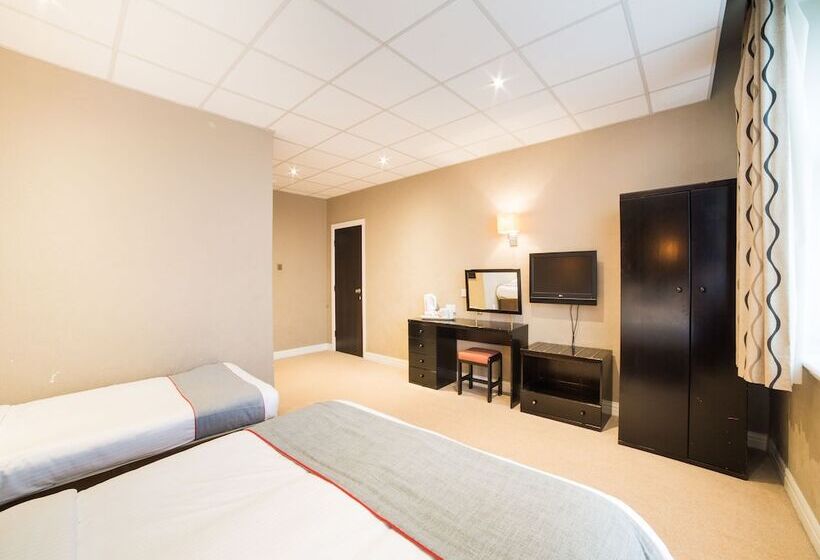 标准三人间, Hotel Majestic