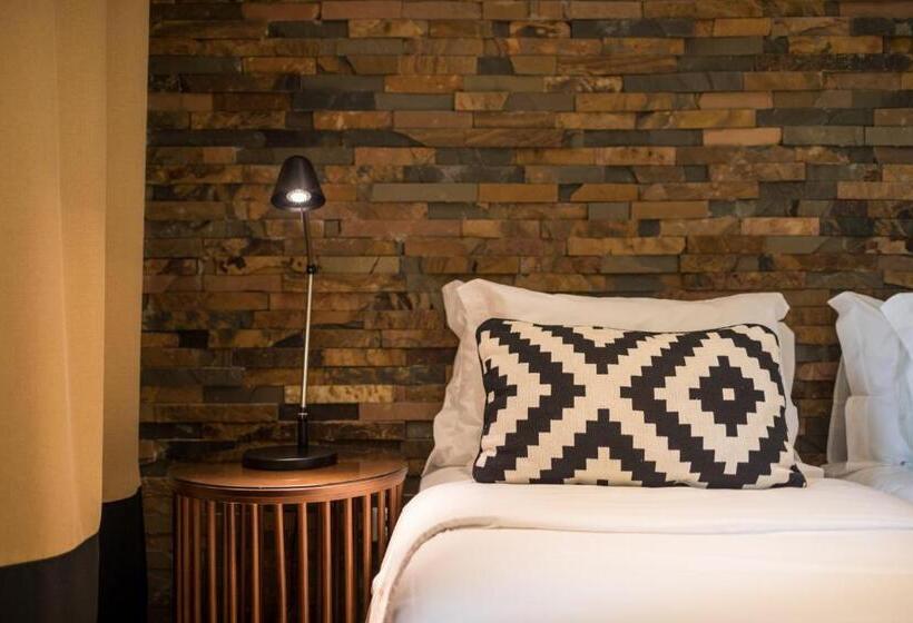 חדר קלאסי, Omali São Tomé