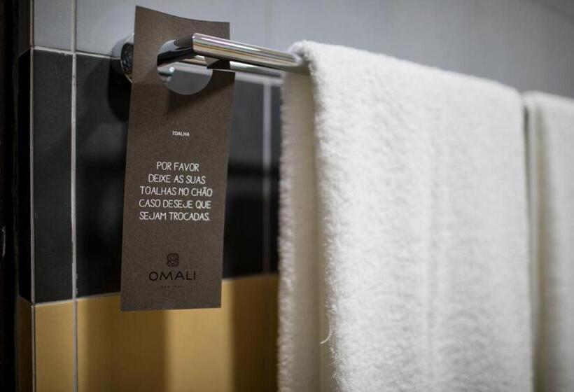 חדר משפחתי, Omali São Tomé