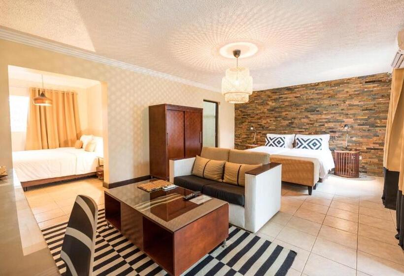 חדר משפחתי, Omali São Tomé