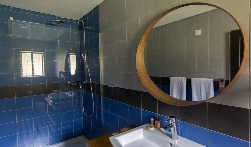 חדר קלאסי, Omali São Tomé