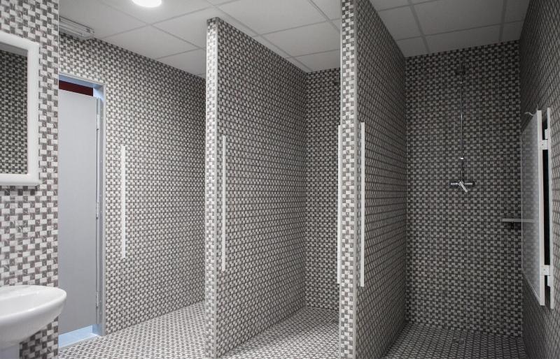 חדר משפחתי, Omali São Tomé