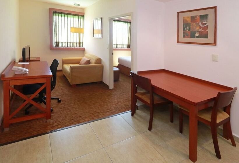 Люкс, Staybridge Suites Queretaro, An Ihg