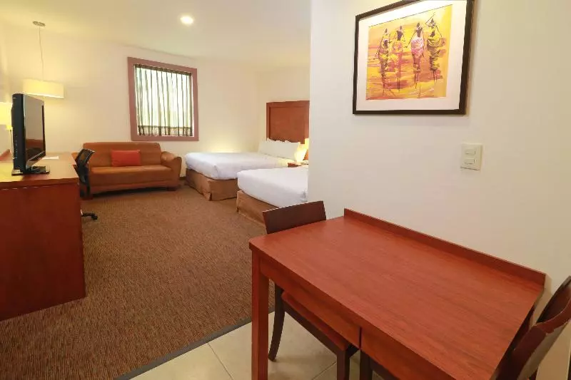 Standard-studio, Staybridge Suites Queretaro, An Ihg