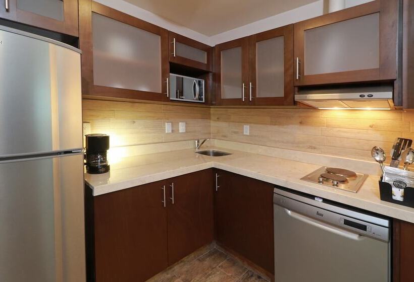 Люкс, Staybridge Suites Queretaro, An Ihg