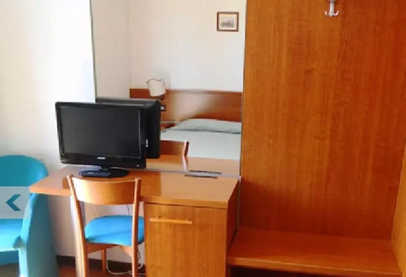 اتاق استاندارد سه نفره, Traghetto
