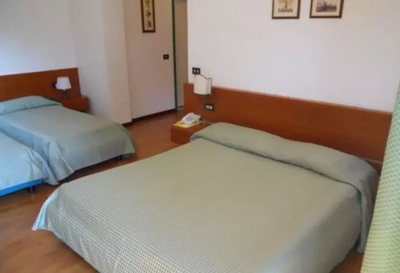 اتاق استاندارد سه نفره, Traghetto