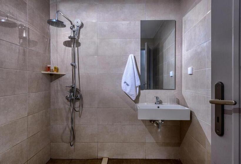 スタンダード４人部屋, Vanisko