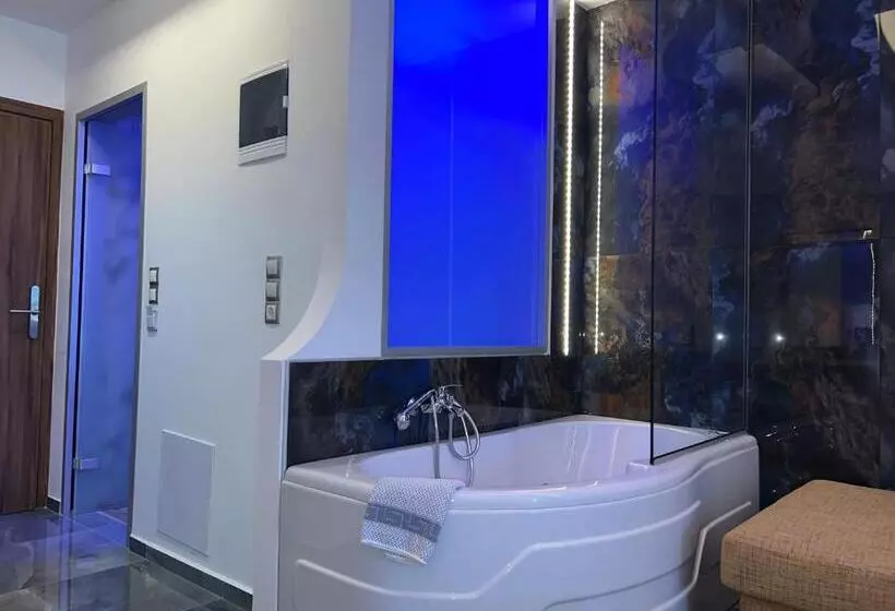Junior Suite Vue Piscine, Vanisko