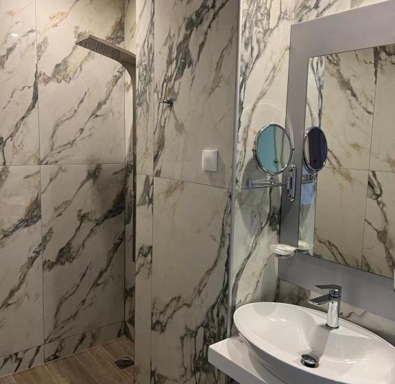 キングサイズベッドのスーペリアルーム, Vanisko