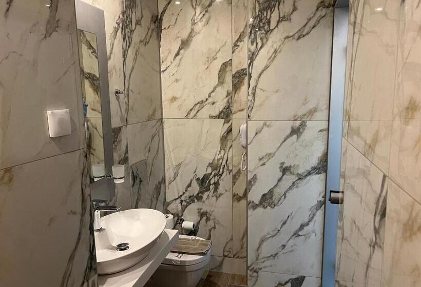اتاق سوپریور با تخت بزرگ, Vanisko