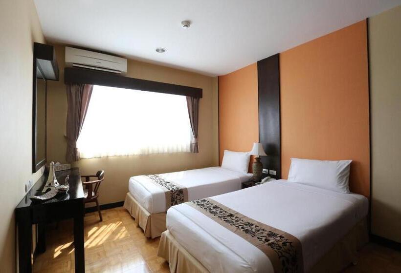 Апартаменты 2 Спальни, J   Town Serviced Apartments