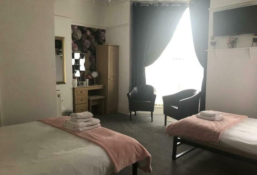 디럭스 패밀리 룸, Seacrest Guest House Room Only