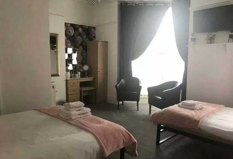 اتاق لوکس خانوادگی, Seacrest Guest House Room Only