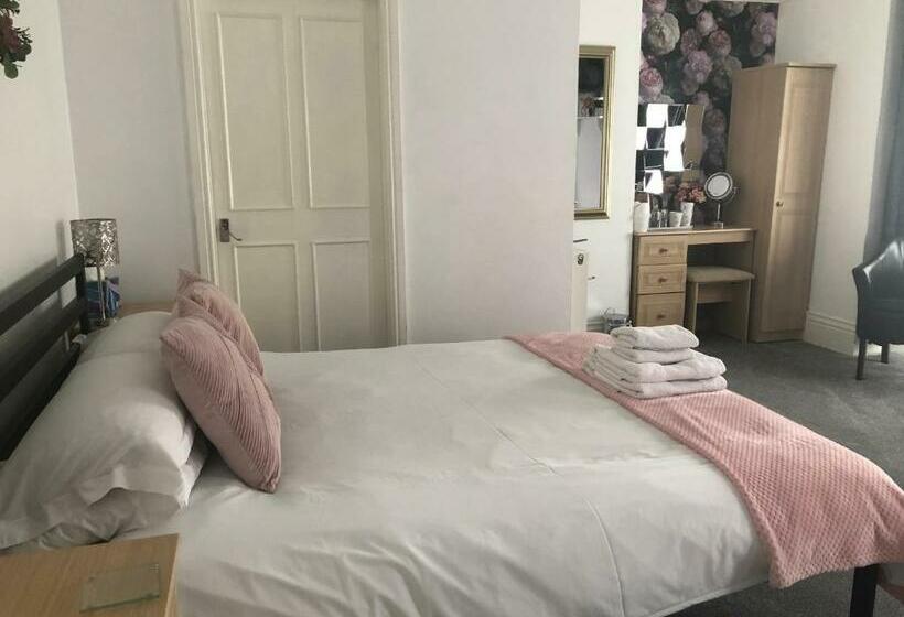 디럭스 패밀리 룸, Seacrest Guest House Room Only