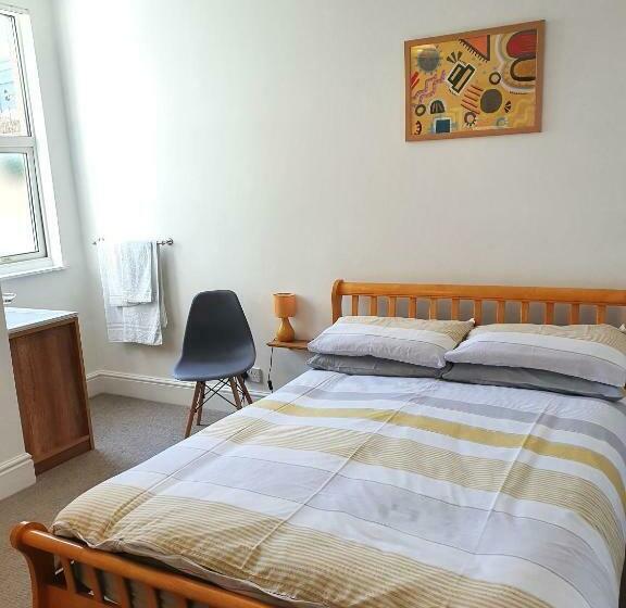 标准间, Westward B&b