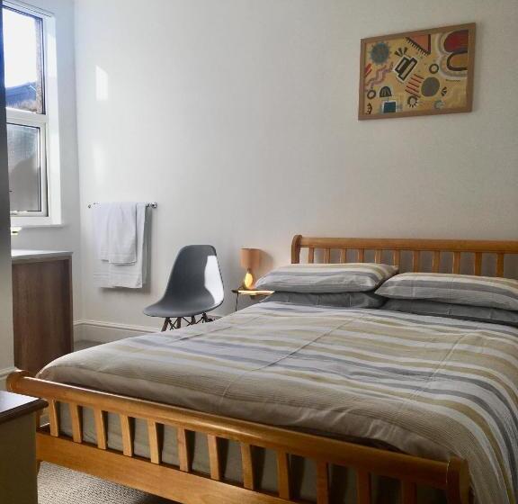 标准间, Westward B&b