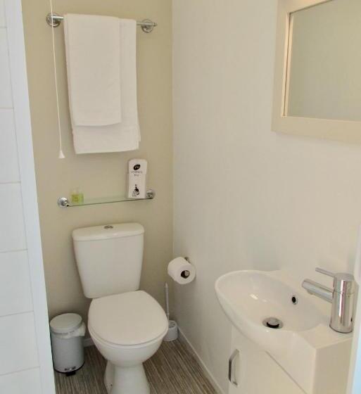 标准单人间, Westward B&b